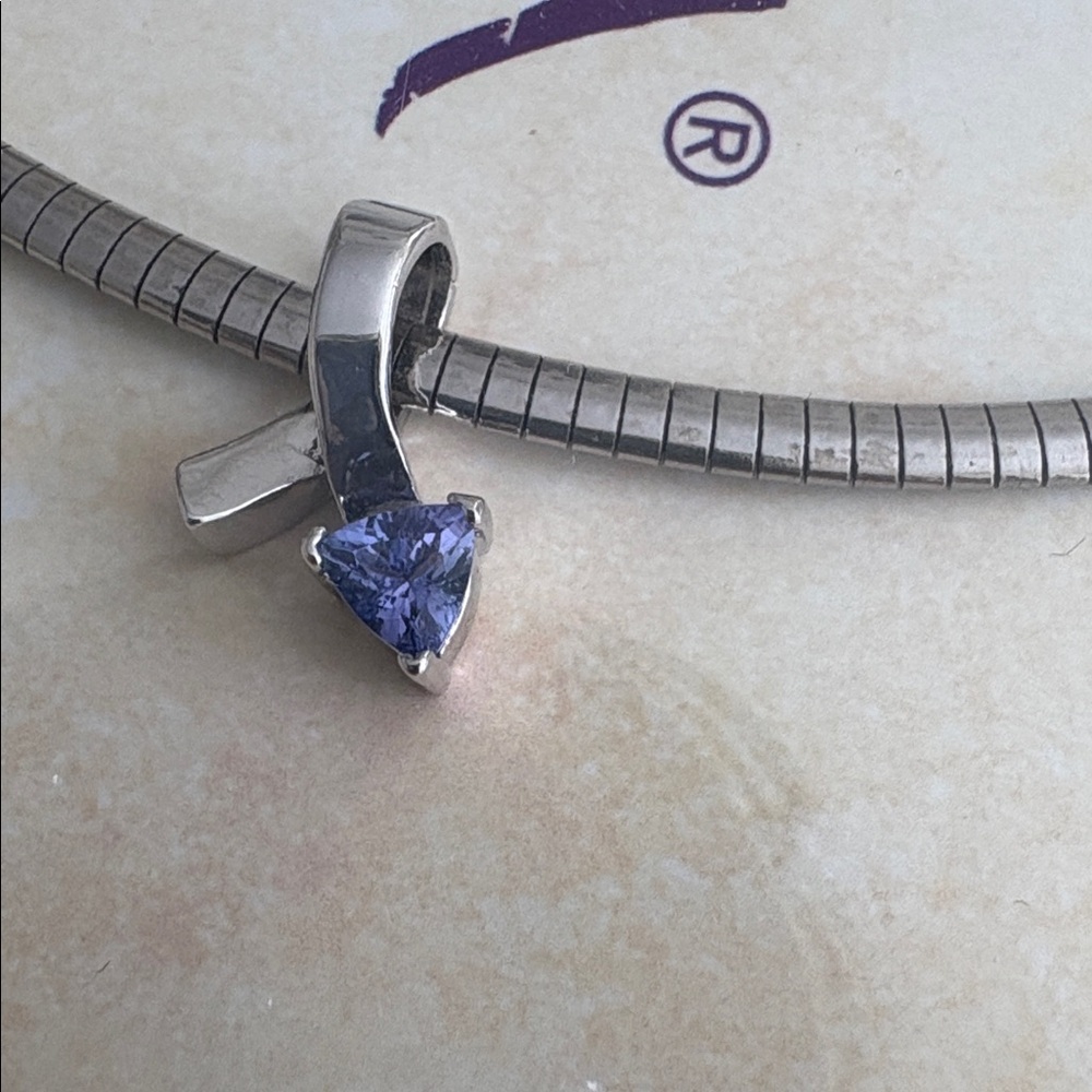 NEW beautiful Silver Necklace with Tanzanite Pendant - Picture 4 of 5